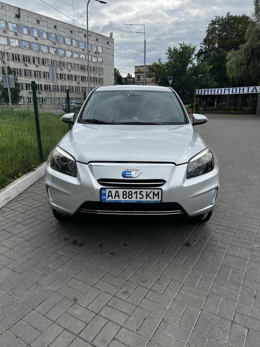 Toyota rav4 ev електромобіль