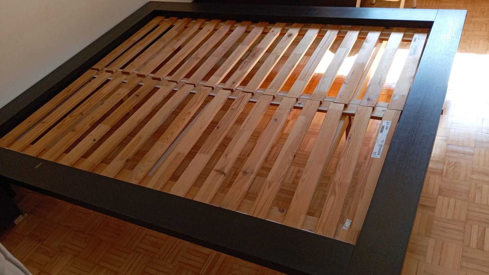 Mobilia de Quarto AREA(WENGUE) - EM BOM ESTADO