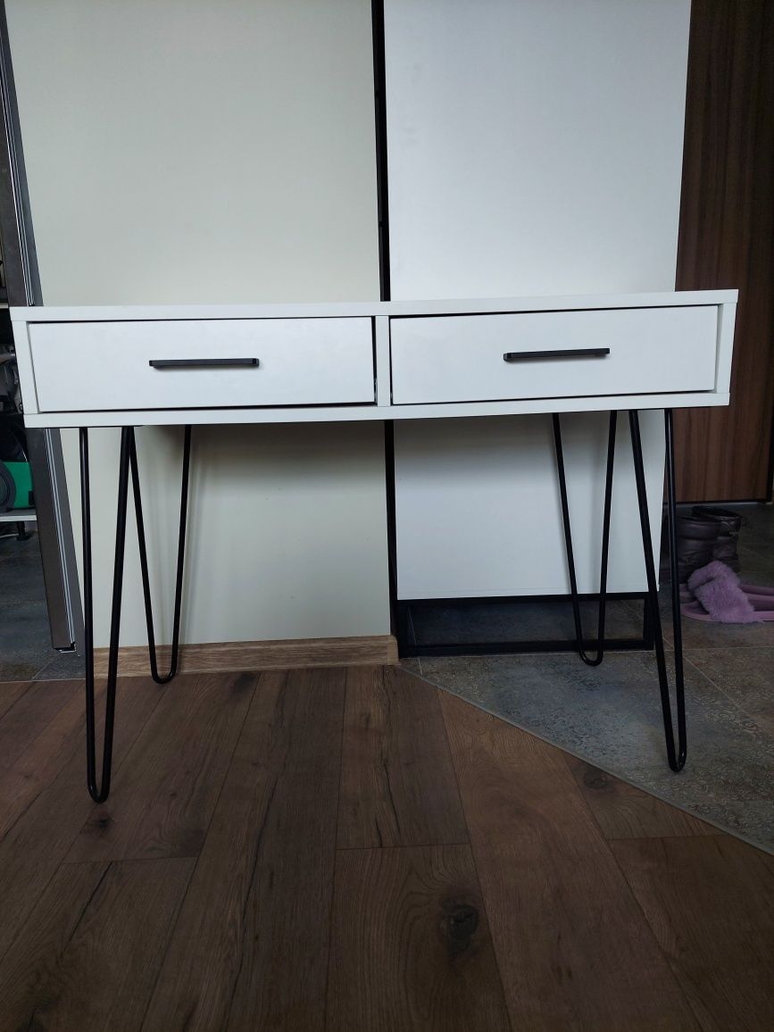 Białe biurko w stylu Glamour Loft Hemnes Nordby