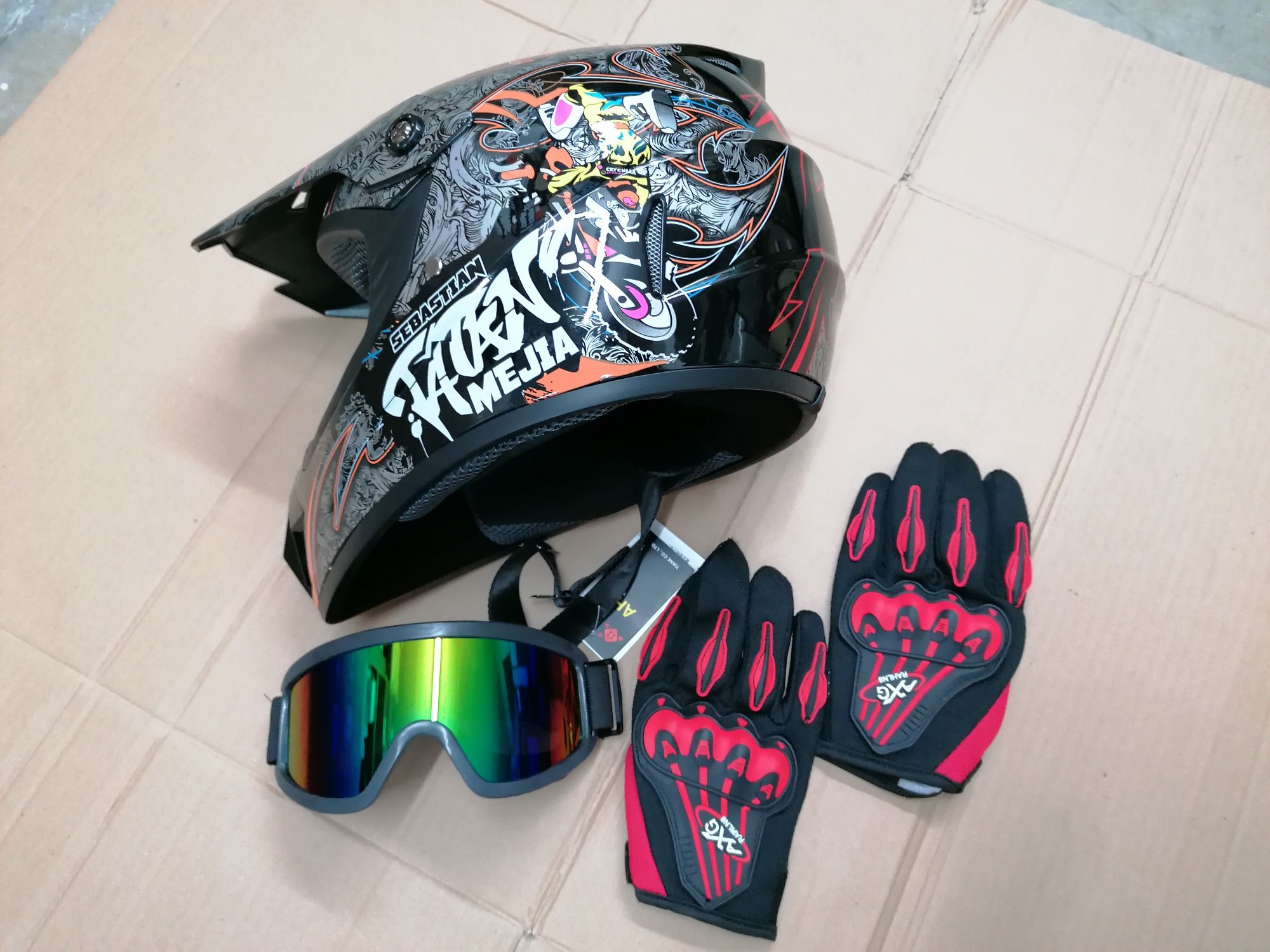 Capacete, Óculos, Luvas, tudo Novo.