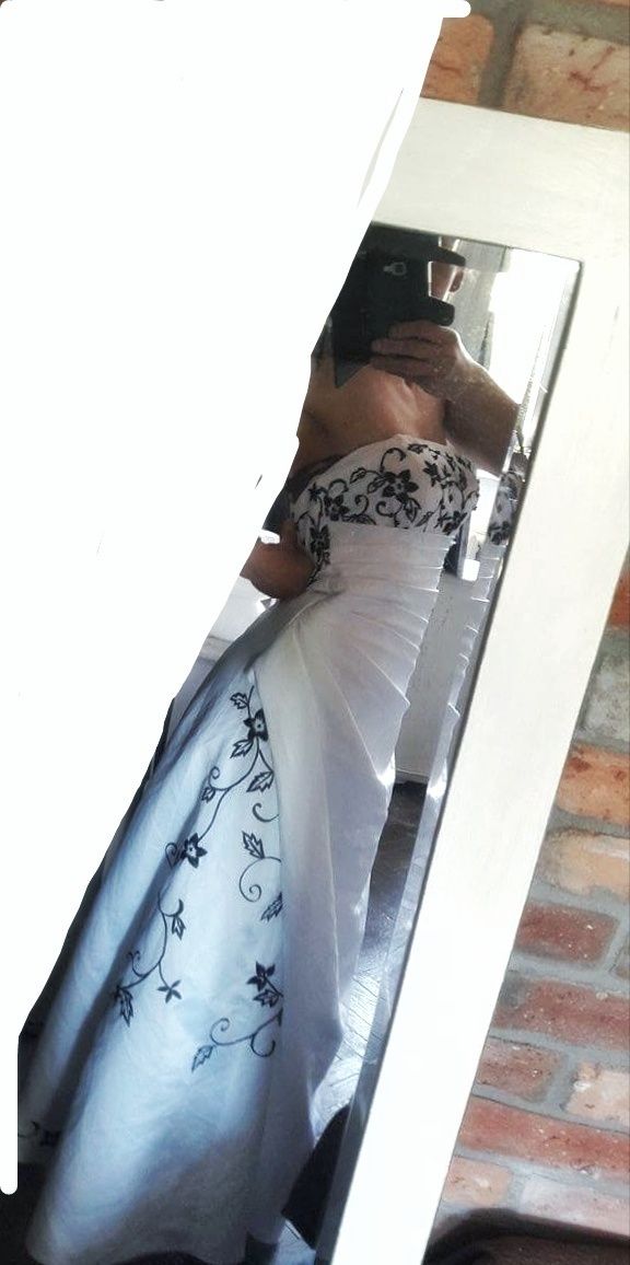 Sukienka ślubna M, biała w czarne kwiaty