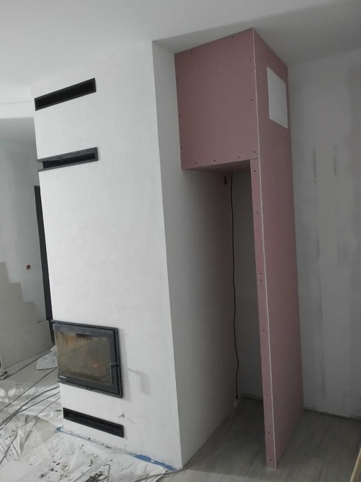 Kominek z montażem i obudową