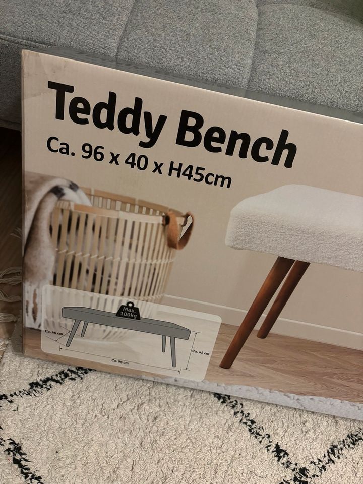 Teddy bench, pluszowa biała ławka/siedzisko