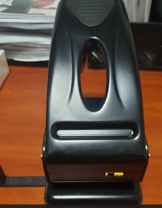 Дирокол посилений на 70 аркушів