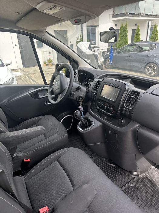 Wynajem busa 8-9 osobowego