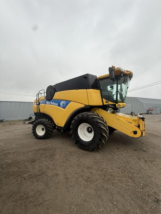 Продам комбайн New Holland CX8080