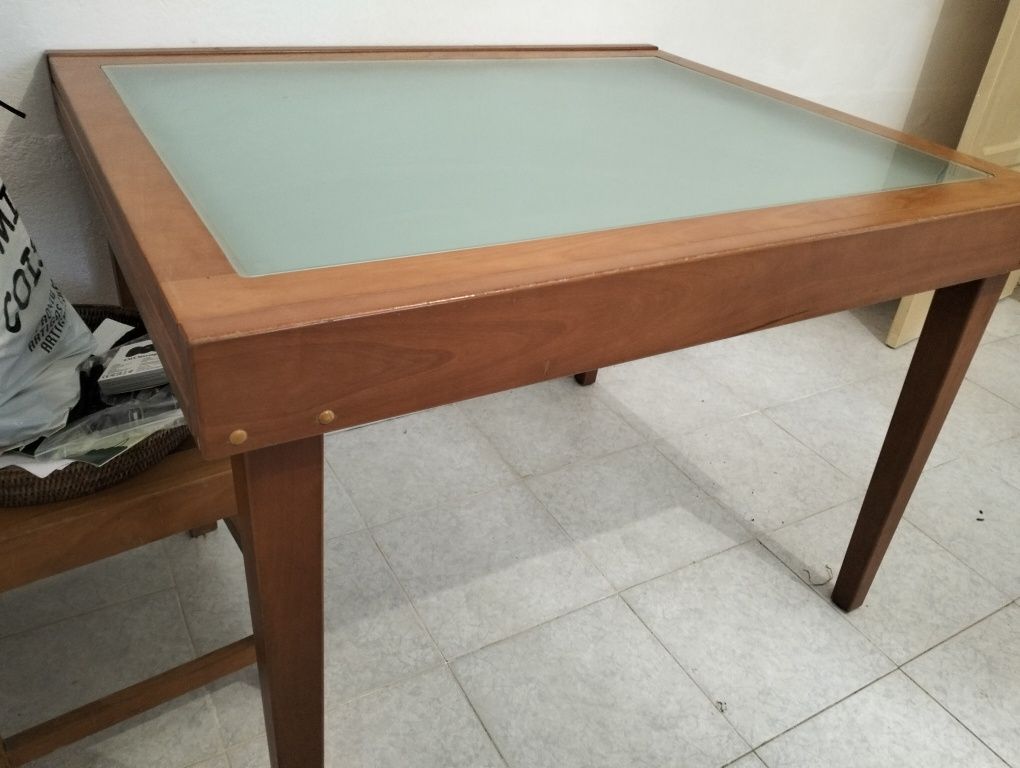 Mesa de jantar em cerejeira