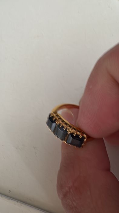 Anel de ouro com 3 safiras