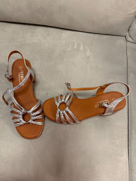 Sandálias prateadas