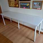 Mesa branca IKEA com 200x60 cm