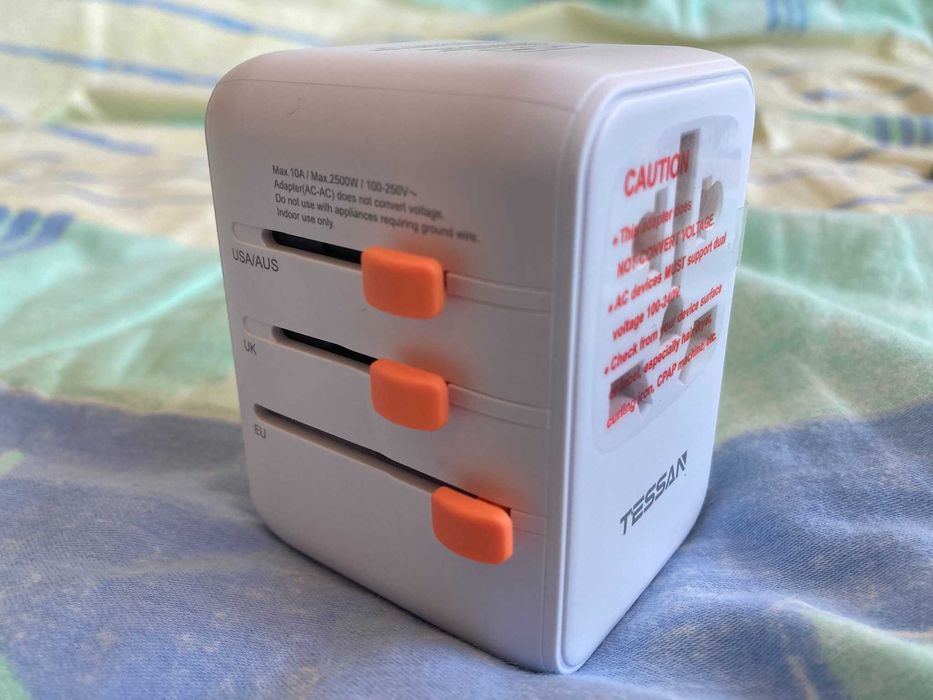 Uniwersalny adapter podróżny TESSAN 635FC