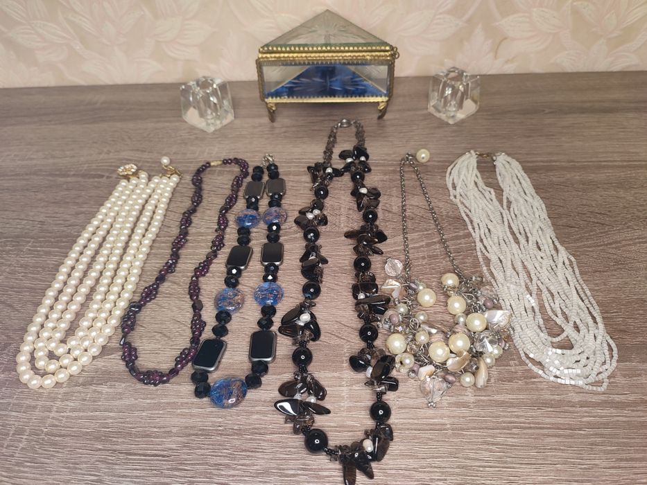 Бусы из натуральных камней, гранат, сатин, кварц, жемчуг