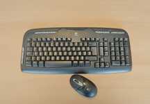 Teclado multifunções + rato Logitech Cordeless desktopEX100