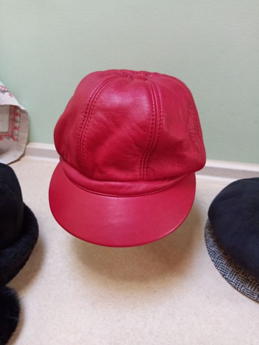 Берети та шапки ,нові