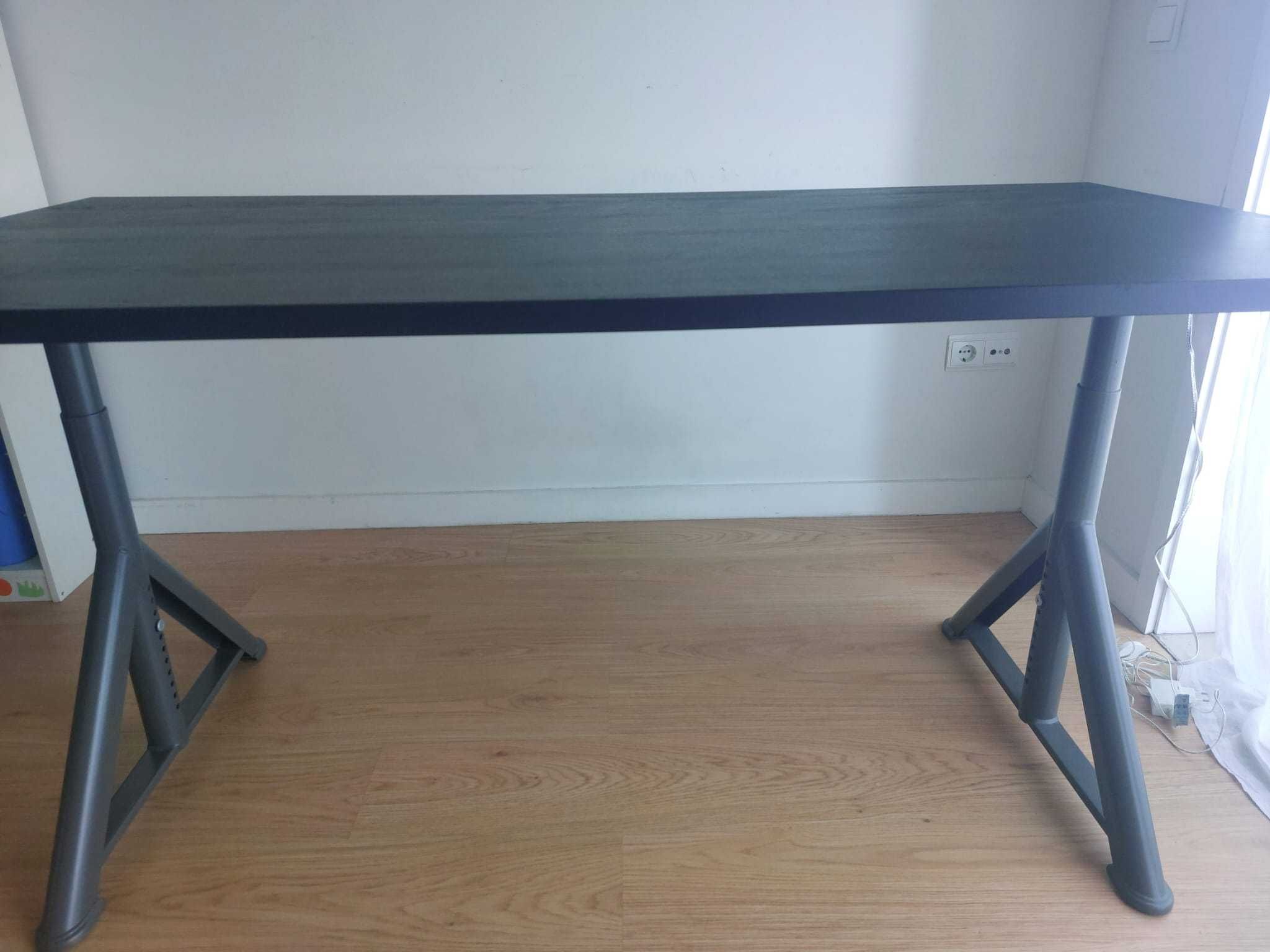Mesa Gaming IDÅSEN Como Nova