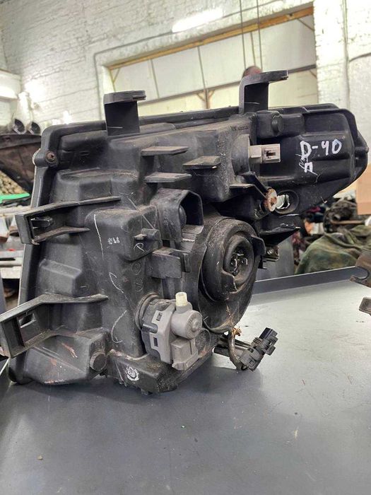 Передня фара фари Nissan Navara D40 Pathfinder фары передние