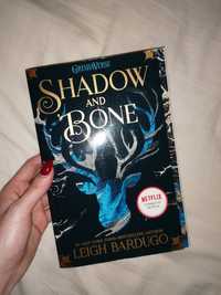 Shadow and bone - Livro inglês