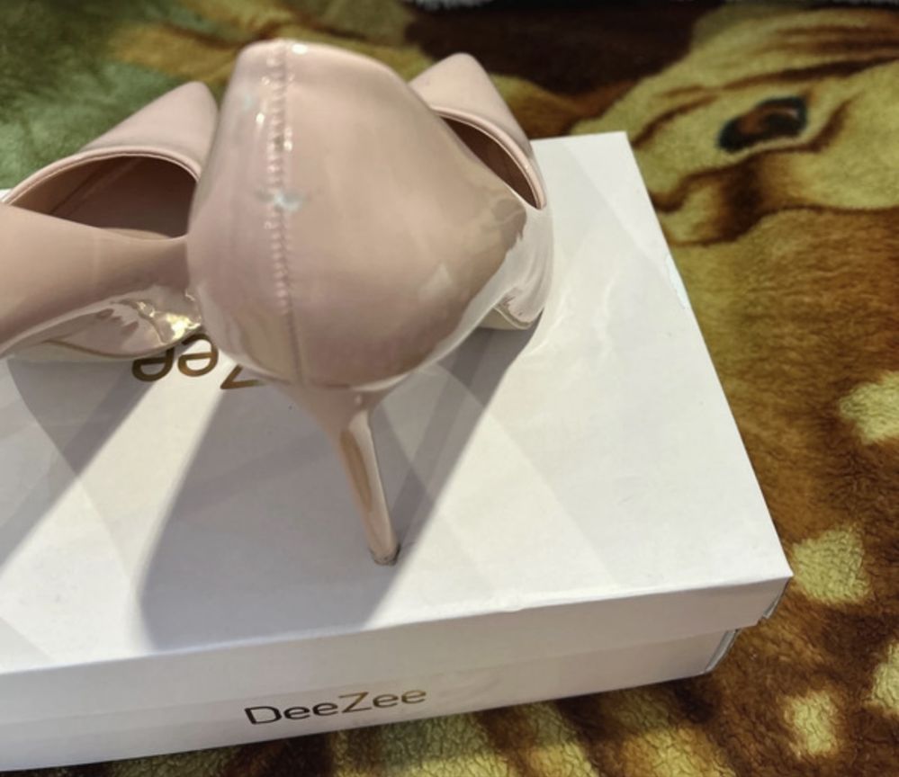 Buty na obcasie lakierowane