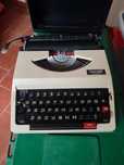 Maquina de escrever antiga