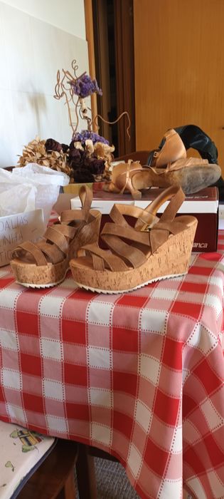 Sandálias em cortiça como novas
