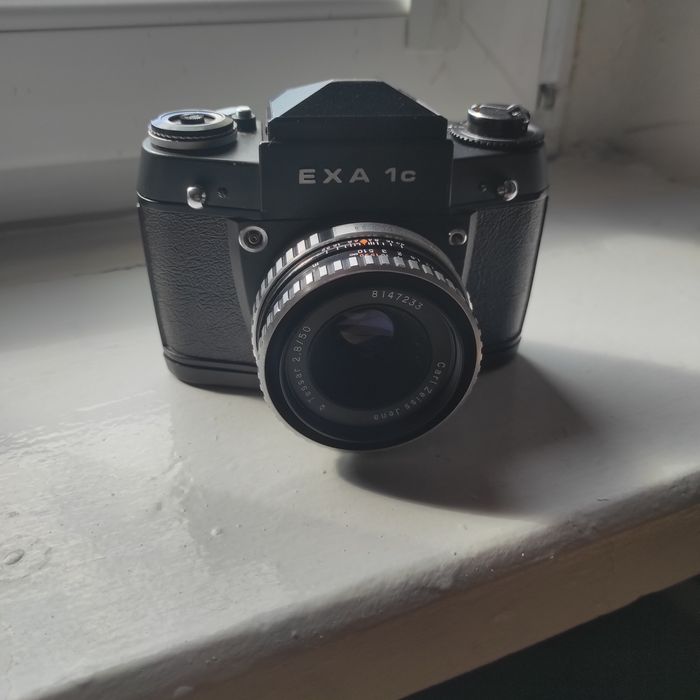 Aparat Exa 1c z futerałem