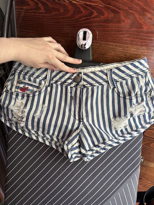 Продам шорти жіночі короткі джинсові