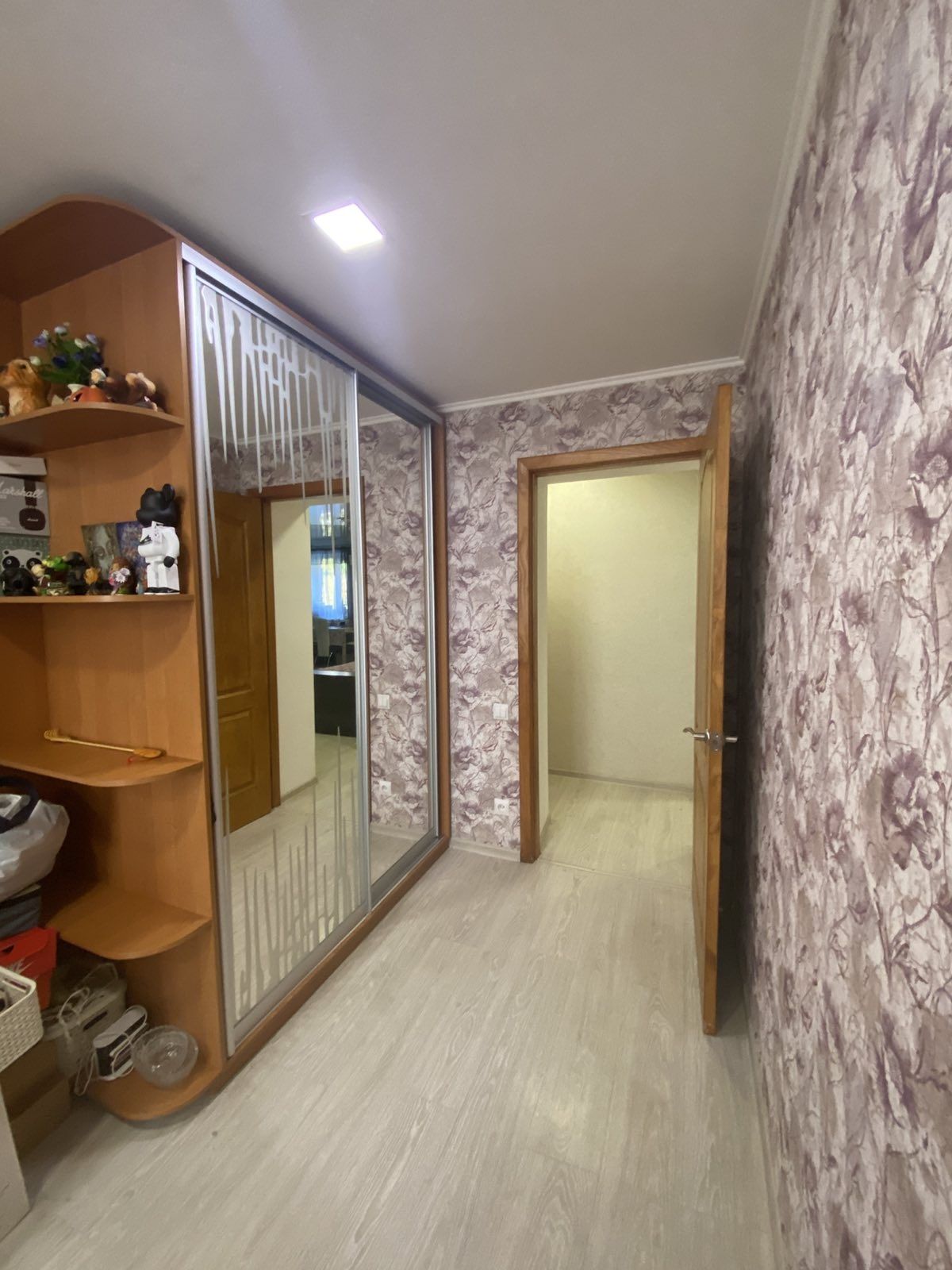Продам 3-кімнатну квартиру в центрі 2/5