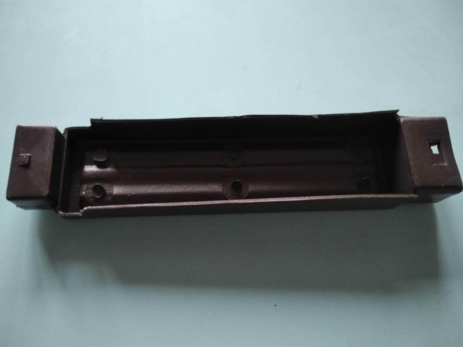 Деталь,соединительная стойка для пластиковый комод