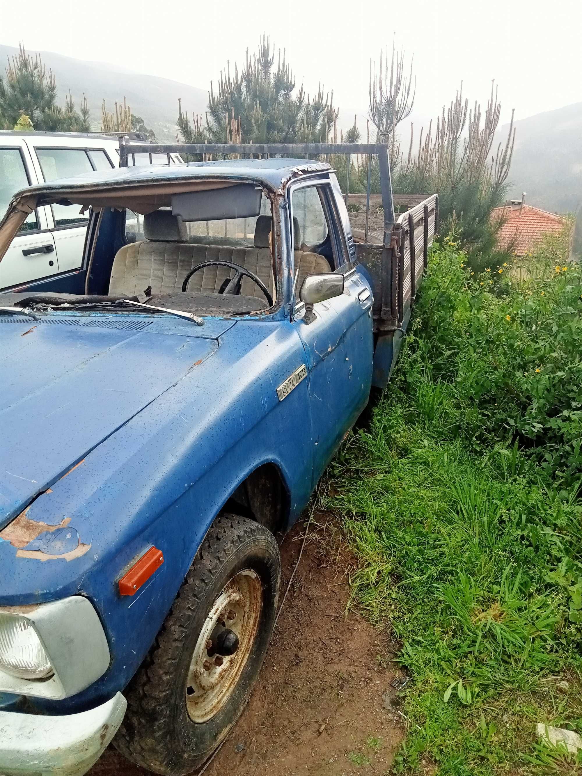 ISUZU AZUL KB-25D Clássico