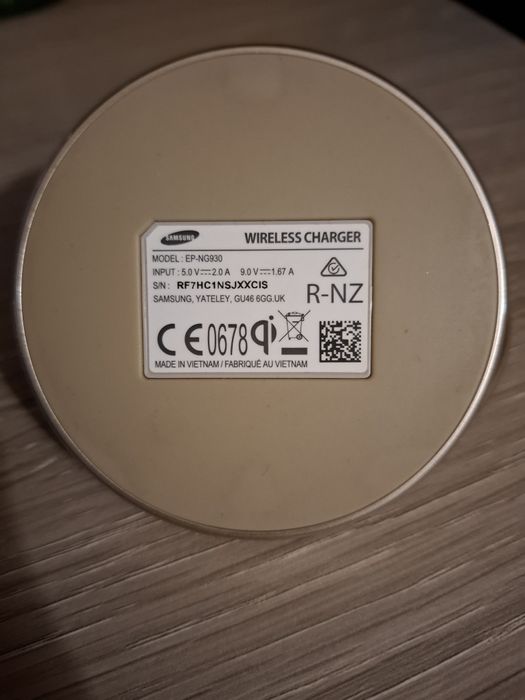 Ładowarka indukcyjna samsung.