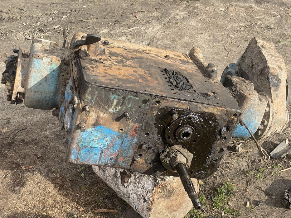 Продам коробку та бортову до трактора т40