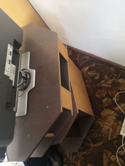 Szafka stolik pod tv brązowa ze szklanymi drzwiami