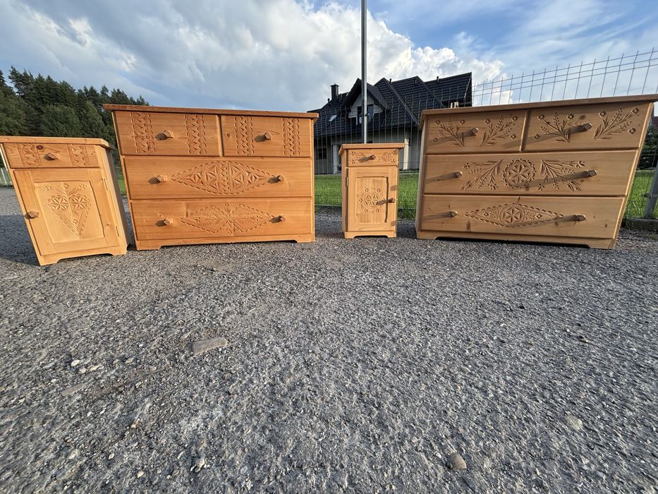 Dwie komody i dwie szafki nocne drewniane góralskie