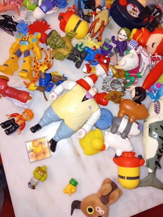 Conjunto de Bonecos e Figuras Diversos