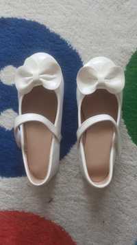 Sapatos brancos menina 29