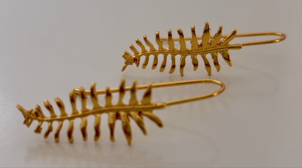 Brincos dourados. 3 cm