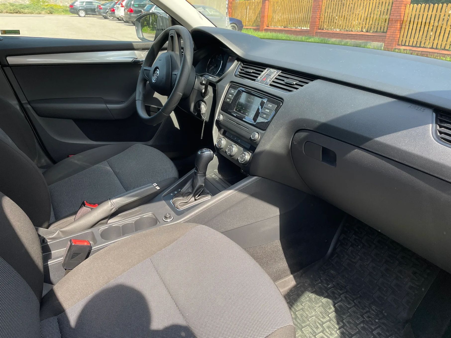 Skoda Octavia Skoda Octavia uszkodzona, jezdna.