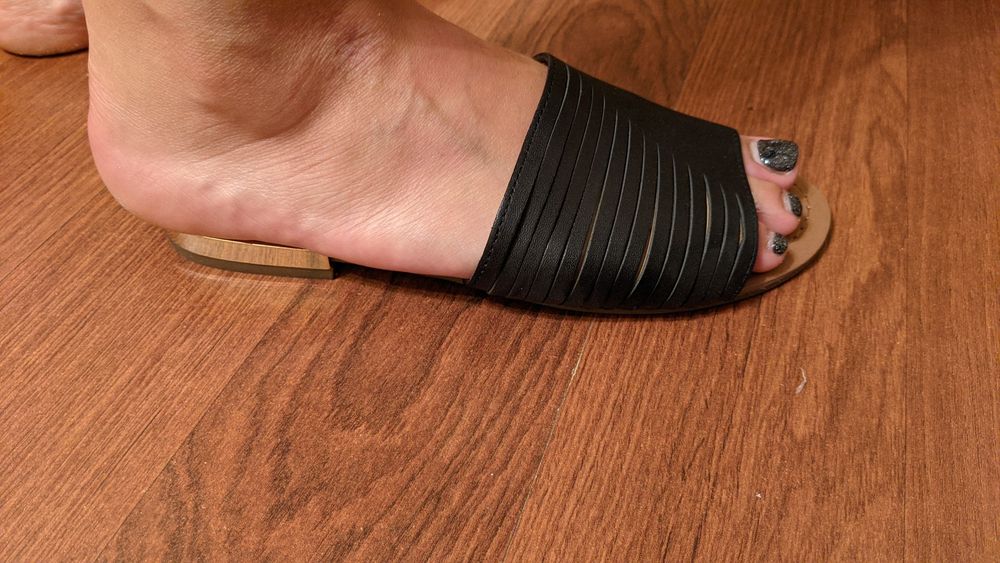 Жіноче взуття фірмове,шкіряне.