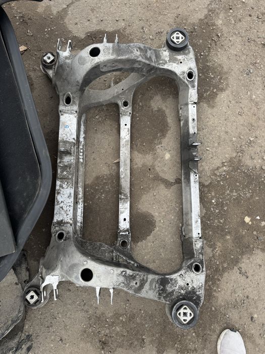 Задній підрамник тесла с tesla model s