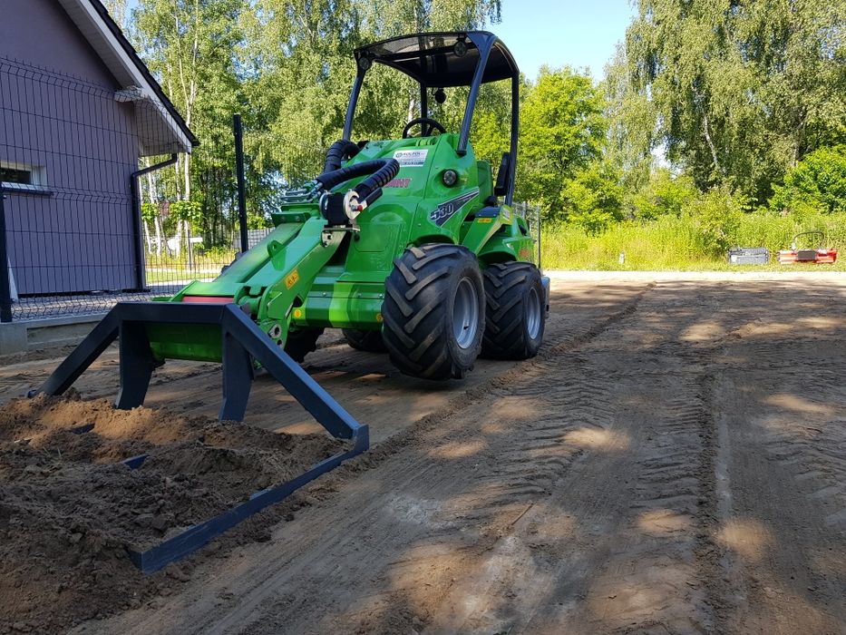 Usługi minikoparką, miniładowarką AVANT, odwierty
