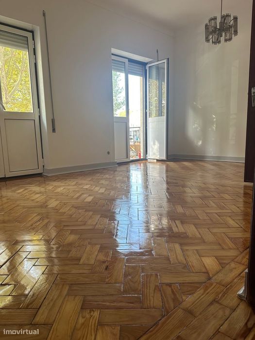 Apartamento T3+2, com 3 casas de banho e garagem