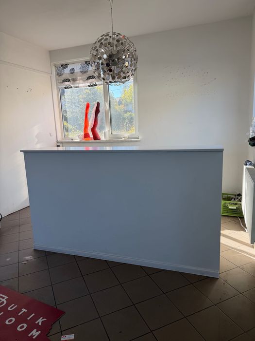 Lada sklepowa recepcja