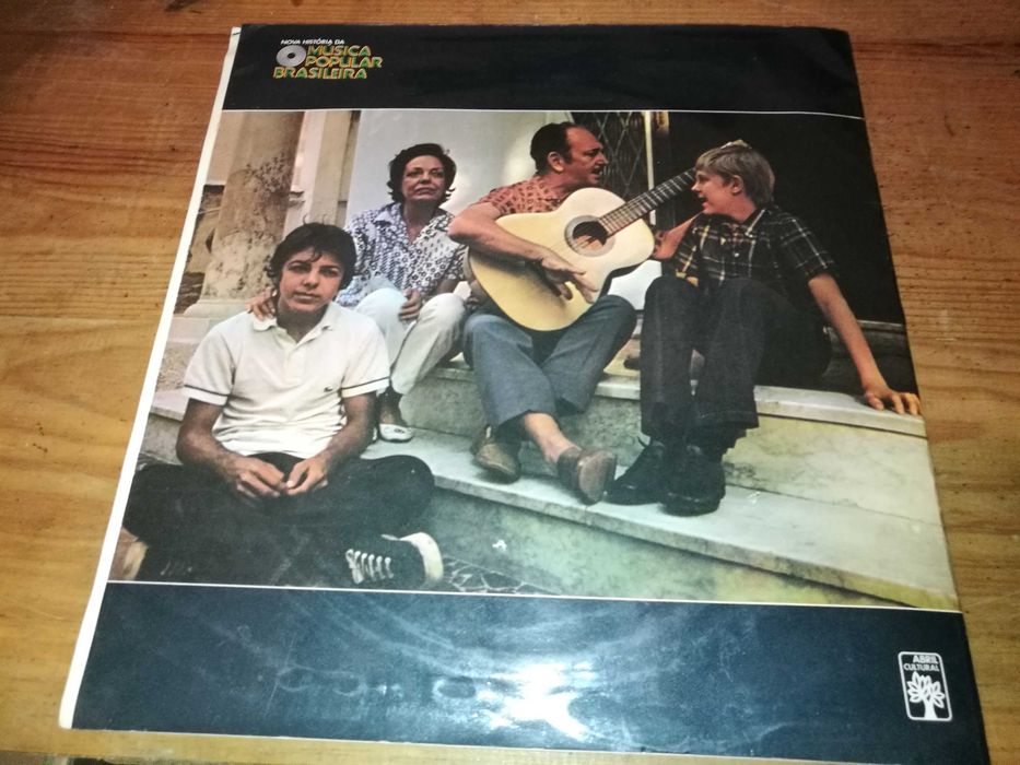 HERIVELTO MARTINS-Nova História da MPB Brasileira-capa esp livro 10'