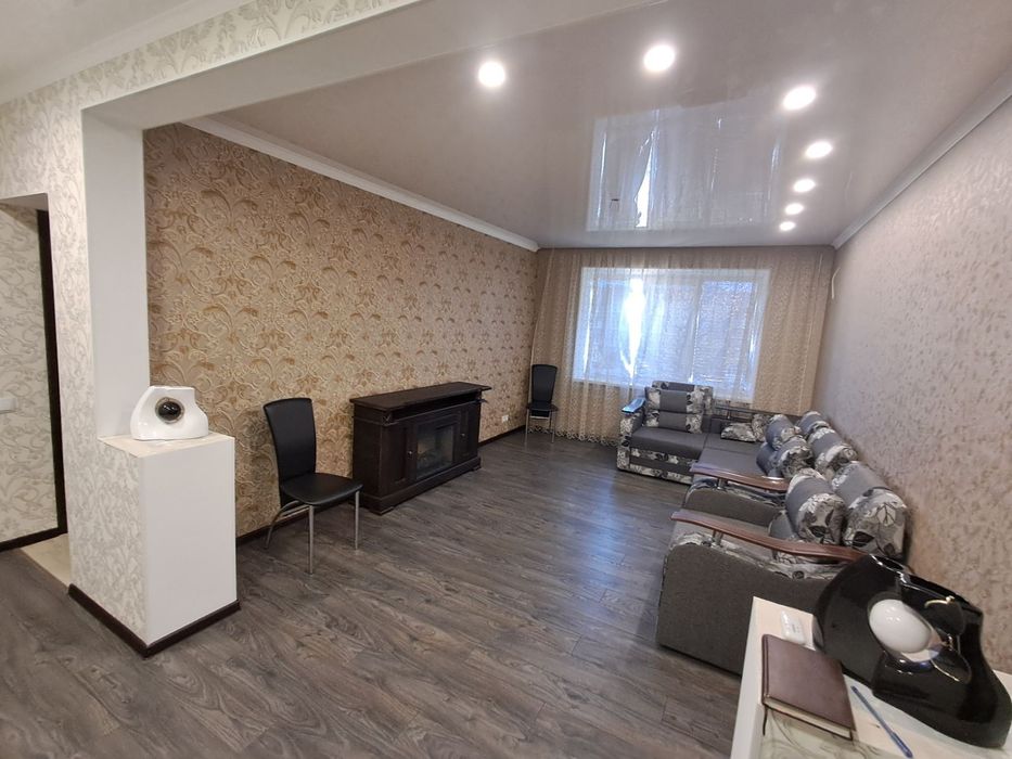 3 Евро квартира на Лазурном ул.Быкова 23
