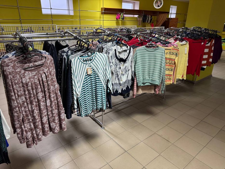 Продаж оптом по дуже низьким цінам одягу/взуття жіноче
