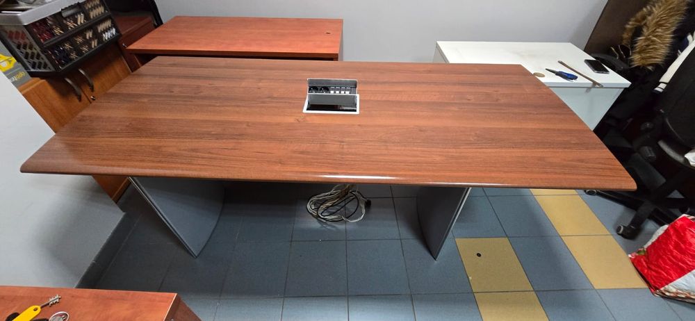 Stół konferencyjny