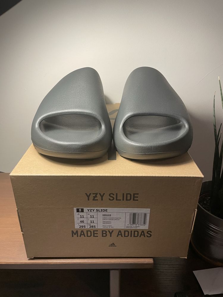 Yeezy Slide Dark Onyx