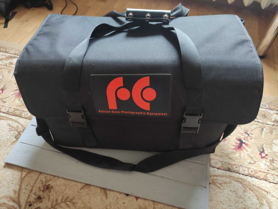 Комплект студійного світла Falcon Eyes 300 та 600
