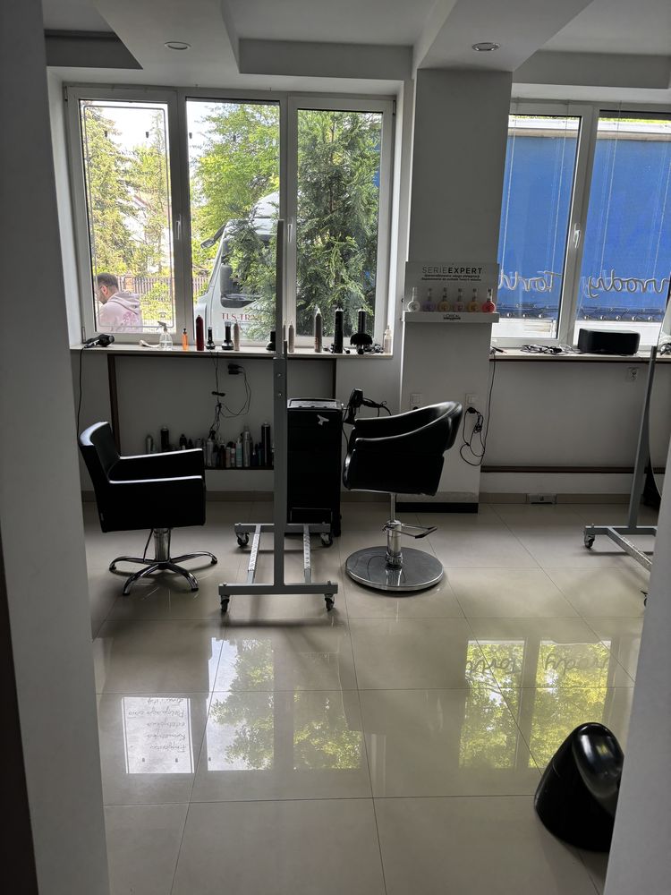 Odstąpie swietnie prosperujacy salon fryzjersko-kosmetyczny