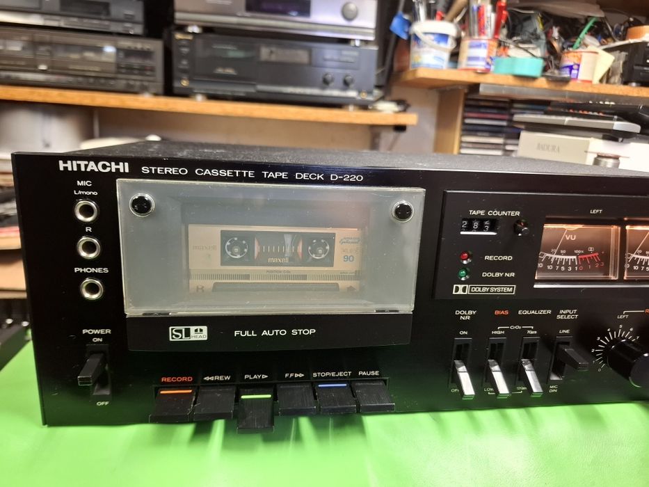 Magnetofon Hitachi D-220
